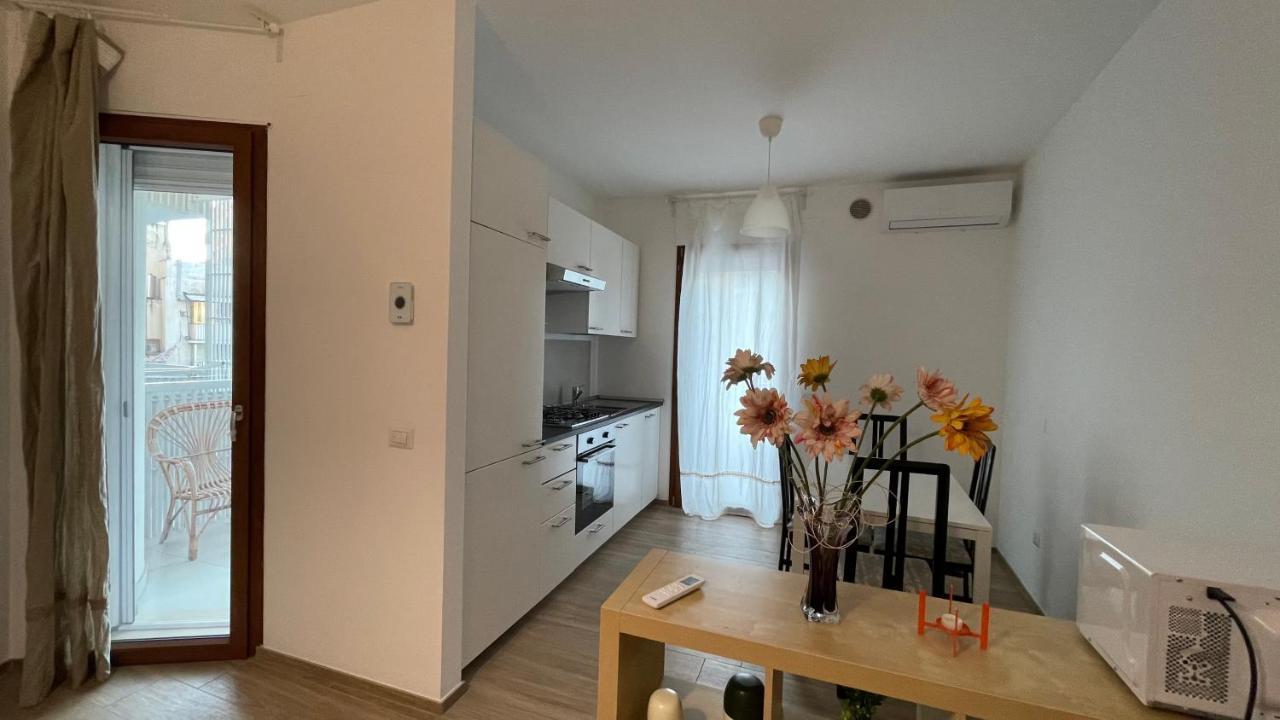 Central Modern Apartment バーリ エクステリア 写真